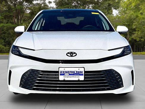 Used 2025 Toyota Camry XLE image 2