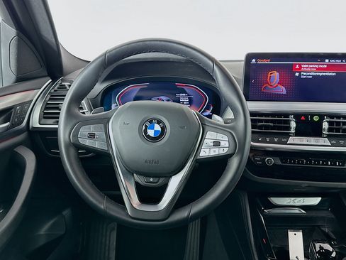 Used 2025 BMW X4 xDrive30i w/ Premium Package image 18