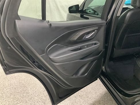 Used 2024 GMC Terrain SLT image 17