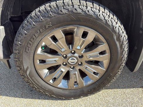 Used 2017 Nissan Titan Platinum Reserve image 11