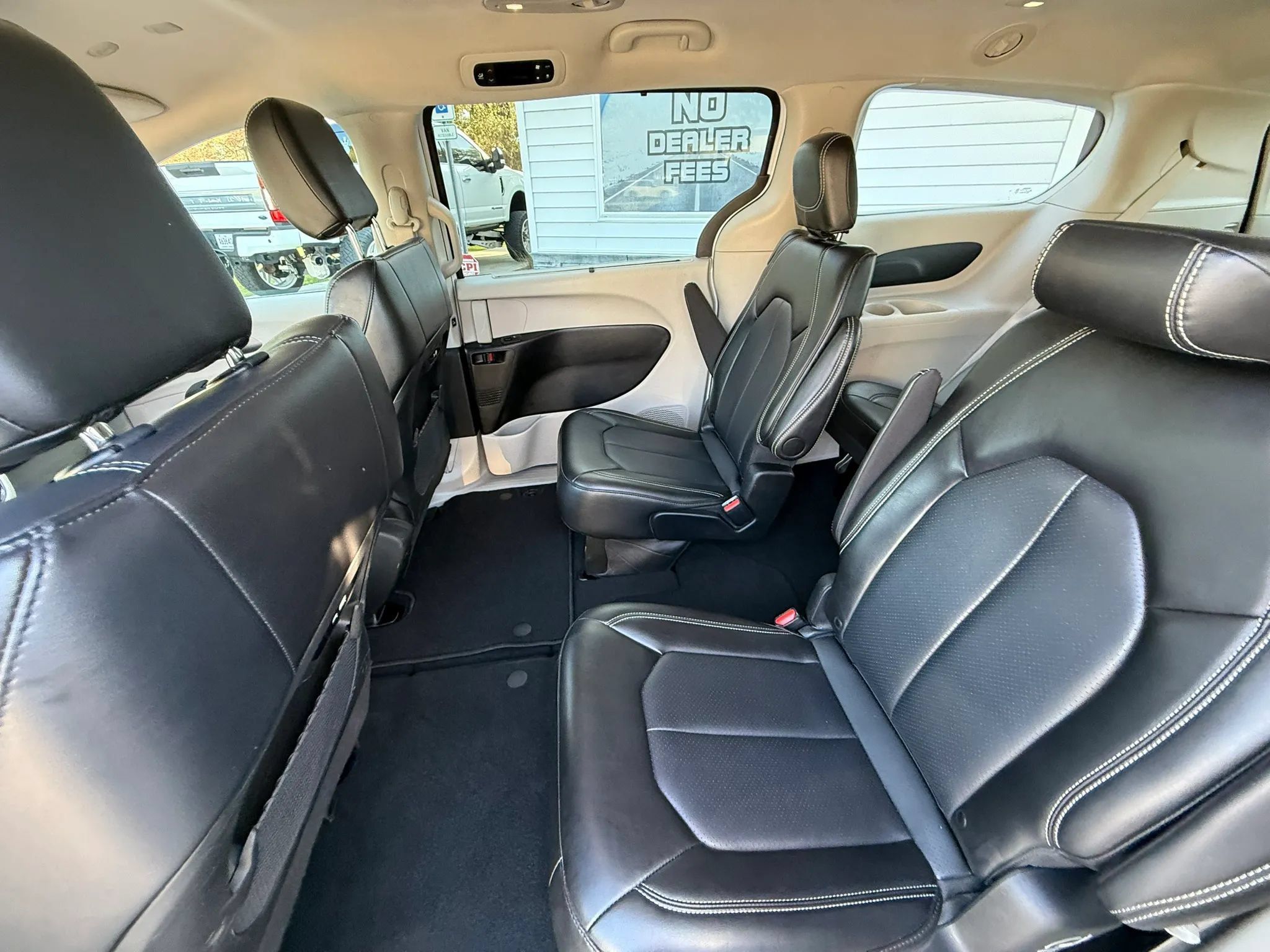 Used 2024 Chrysler Pacifica Touring-L FWD image 18