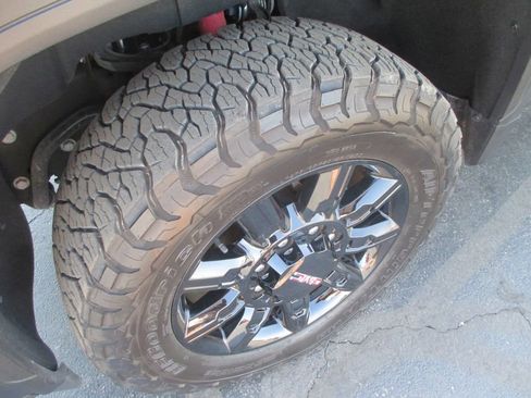 Used 2024 GMC Sierra 2500 AT4 w/ AT4 Premium Plus Package image 14