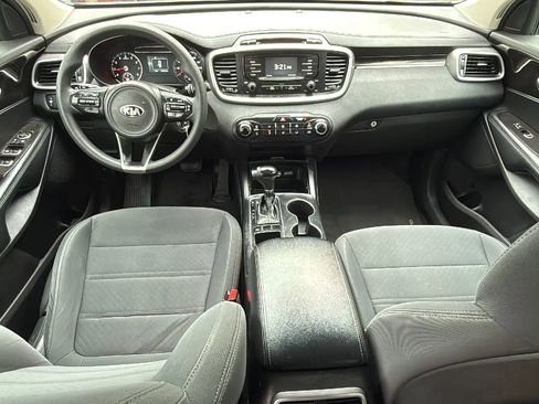 Used 2017 Kia Sorento LX image 30