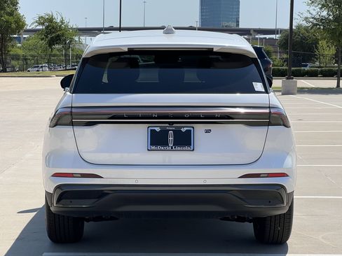 New 2025 Lincoln Nautilus Premier w/ Jet Appearance Package image 8