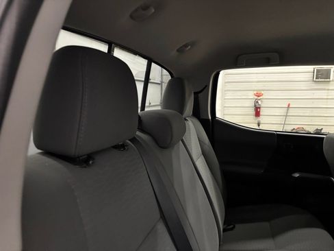 Used 2018 Toyota Tacoma SR5 RWD image 32
