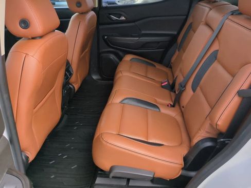 Used 2017 GMC Acadia SLT image 20