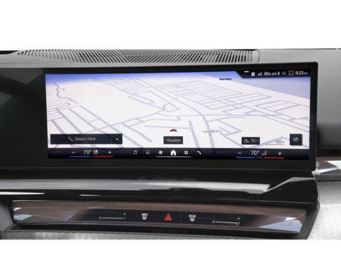 Used 2025 BMW 550e xDrive w/ Premium Package AWD/4WD image 18