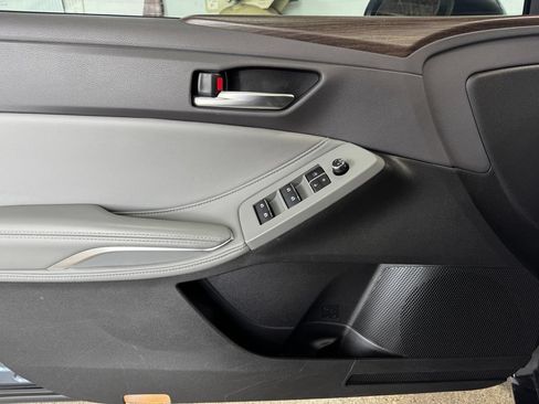 Used 2019 Toyota Avalon XLE w/ Moonroof Package FWD image 10