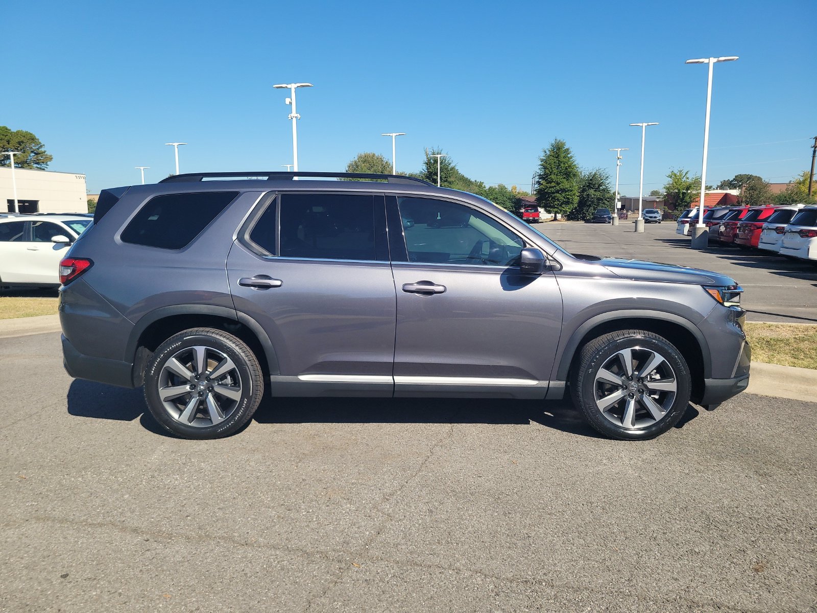Used 2025 Honda Pilot Elite image 2
