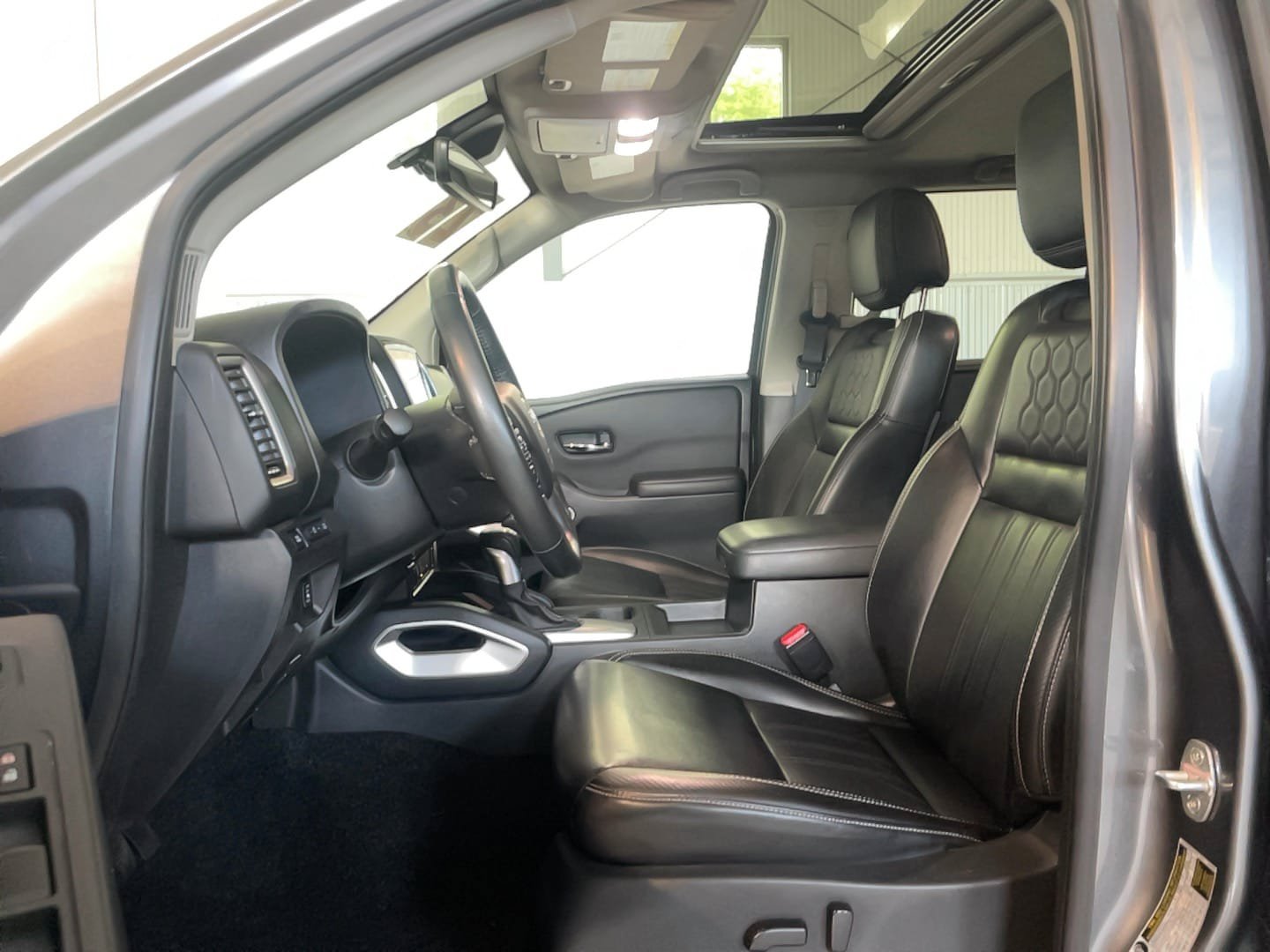 Used 2023 Nissan Frontier SV w/ SV Premium Package AWD/4WD image 8