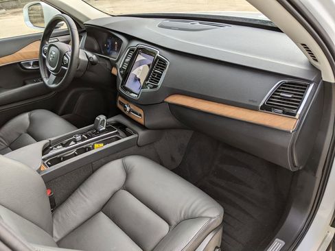 Certified 2024 Volvo XC90 B5 Plus w/ Protection Package Premier AWD/4WD image 21
