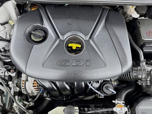 Used 2017 Hyundai Elantra GT image 36