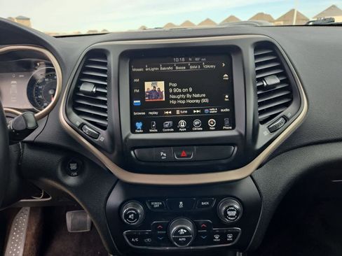 Used 2018 Jeep Cherokee Limited image 27