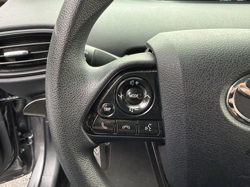 Used 2019 Toyota Prius L Eco w/ Carpet Mat Package image 25