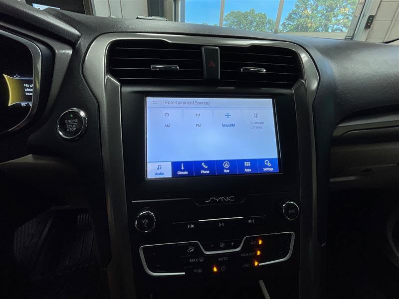 Used 2020 Ford Fusion SE FWD image 18