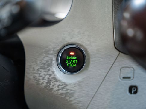 Used 2014 Toyota Sienna Limited image 34