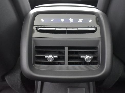 Certified 2024 Cadillac Lyriq Luxury AWD/4WD image 28