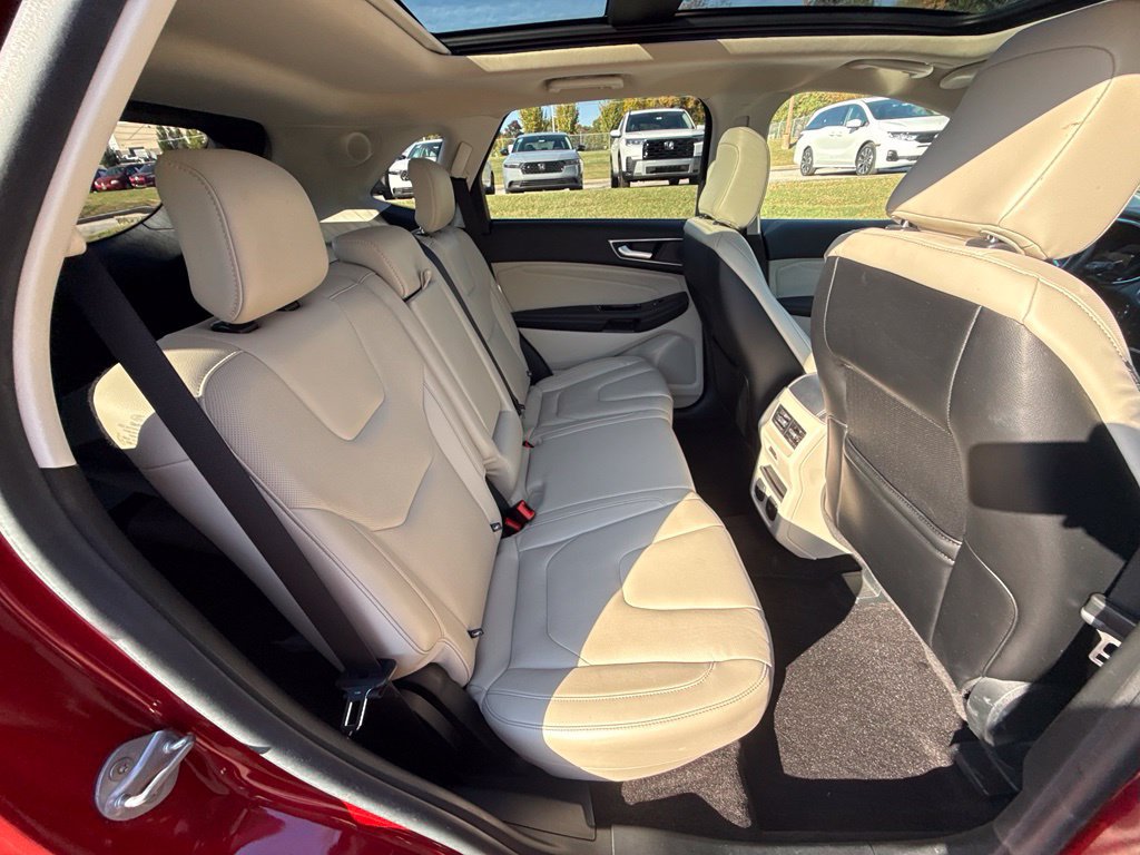 Used 2020 Ford Edge Titanium w/ Equipment Group 301A AWD/4WD image 38