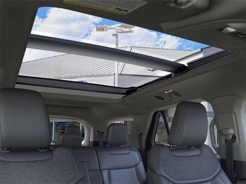 New 2025 Ford Explorer Active w/ Active Comfort Package image 22
