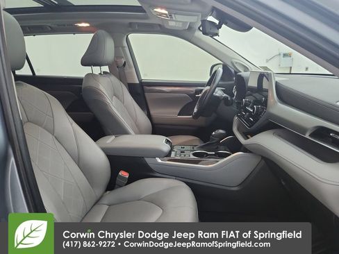 Used 2023 Toyota Highlander Platinum FWD image 33