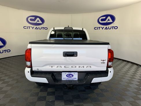 Used 2016 Toyota Tacoma TRD Sport RWD image 4