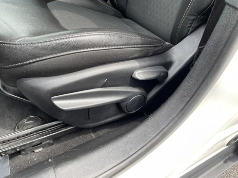 Used 2018 Jeep Compass Latitude FWD image 14