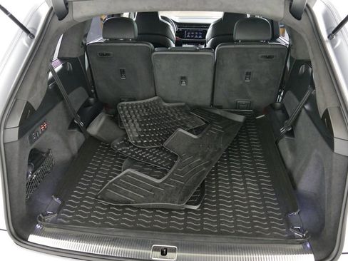 Used 2022 Audi SQ7 Prestige AWD/4WD image 3
