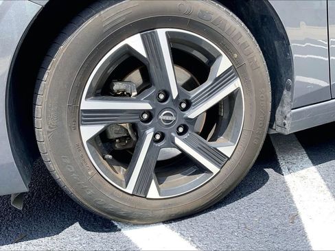 Used 2024 Nissan Sentra SV FWD image 3