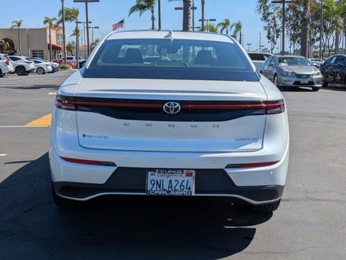 Used 2025 Toyota Crown Limited w/ Advanced Technology Package image 6