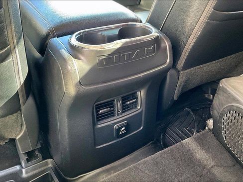 Used 2018 Nissan Titan SL image 10