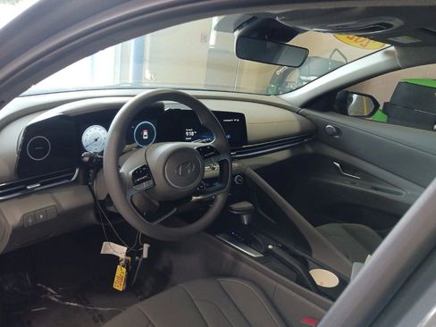 Used 2024 Hyundai Elantra SEL FWD image 8