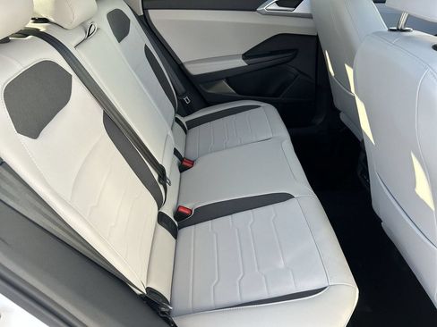 New 2026 Volkswagen Taos SE FWD image 9
