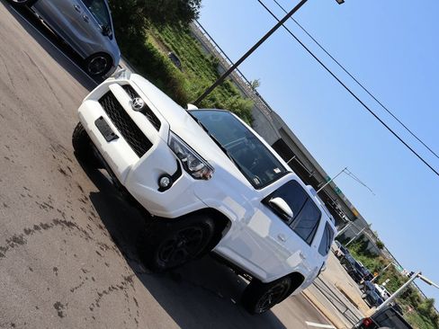 Used 2018 Toyota 4Runner SR5 Premium AWD/4WD image 3
