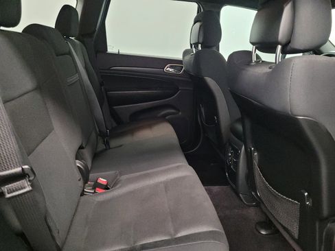 Used 2017 Jeep Grand Cherokee Laredo w/ Quick Order Package 2BE image 19