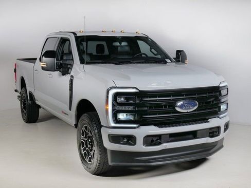 Used 2025 Ford F250 Platinum AWD/4WD image 10