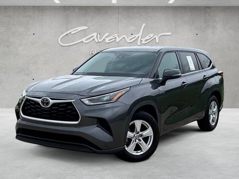 Used 2021 Toyota Highlander L FWD image 1
