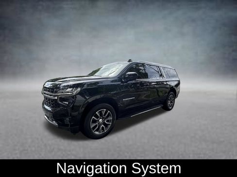 Used 2022 Chevrolet Suburban LT RWD image 3