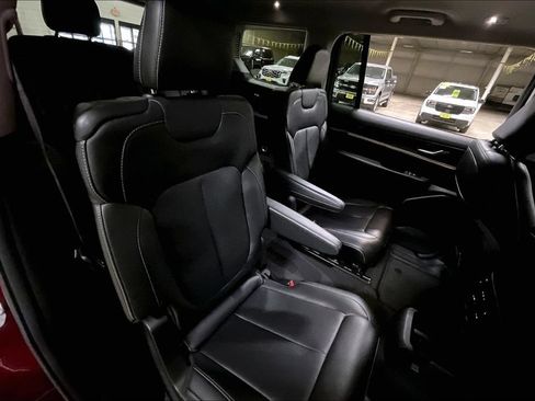 Used 2023 Jeep Grand Cherokee L Limited w/ Black Appearance Package AWD/4WD image 25