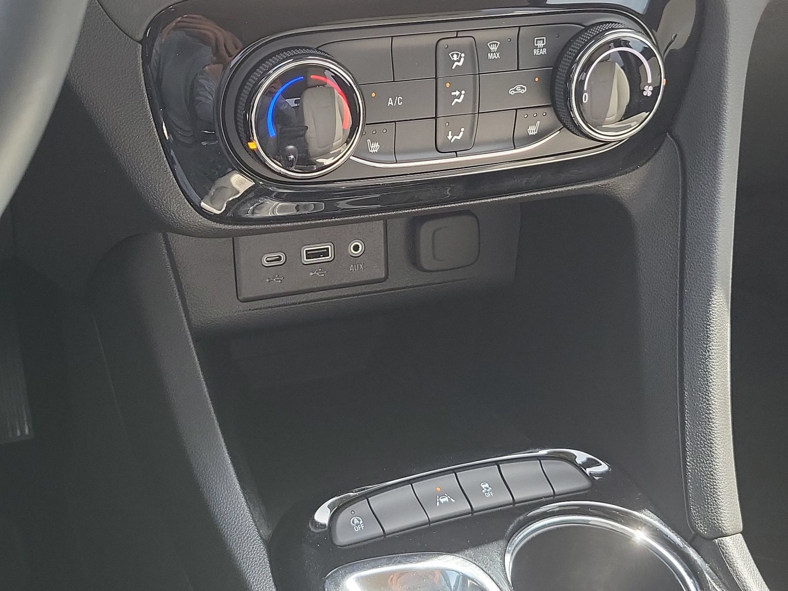 Used 2023 Buick Encore GX Preferred w/ Cold Weather Comfort Package FWD image 34