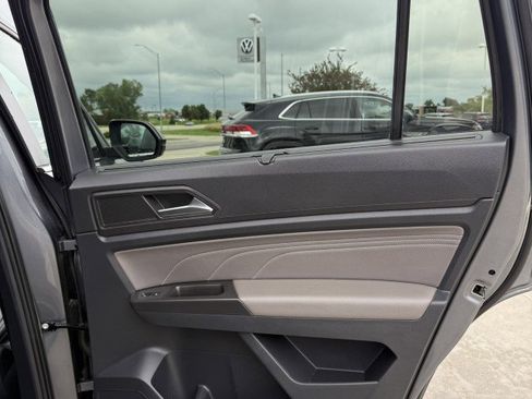 Certified 2022 Volkswagen Atlas SE image 28