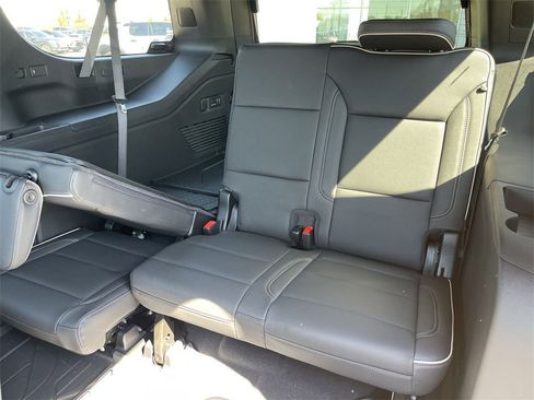 New 2025 Chevrolet Suburban Premier image 22