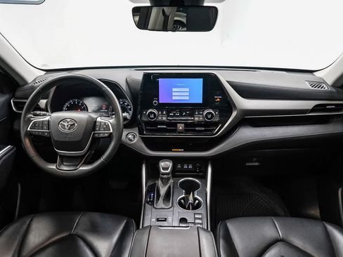 Used 2023 Toyota Highlander XLE FWD image 12