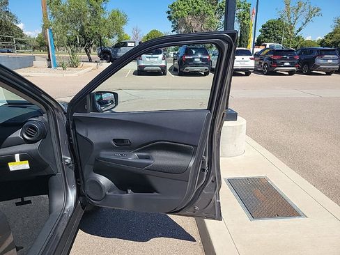 New 2025 Nissan Kicks Play S image 17