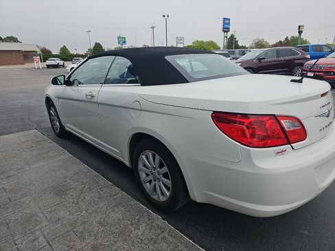 Used 2010 Chrysler Sebring Touring FWD image 5