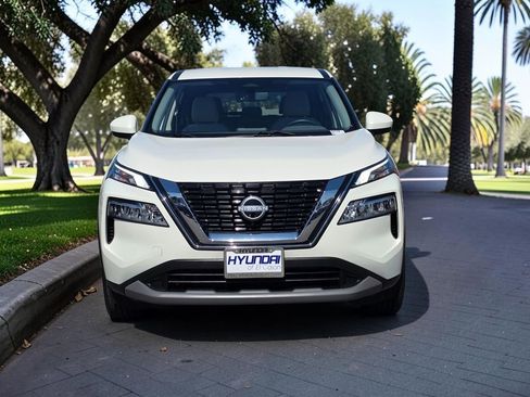 Used 2023 Nissan Rogue SV FWD image 3