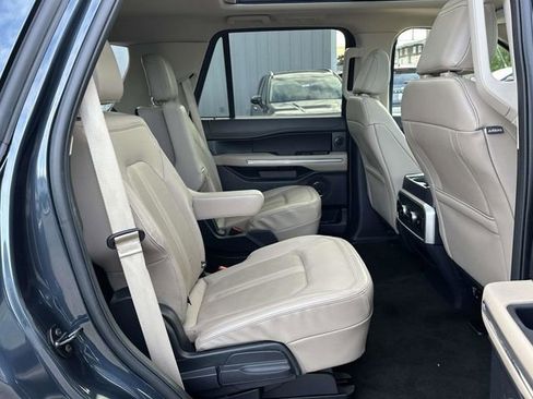 Used 2023 Ford Expedition Limited image 16