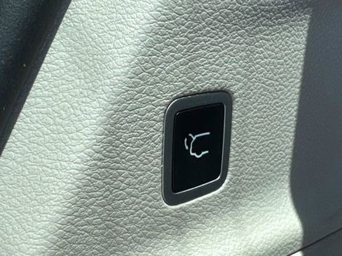 Used 2023 Chrysler Pacifica Touring-L FWD image 14