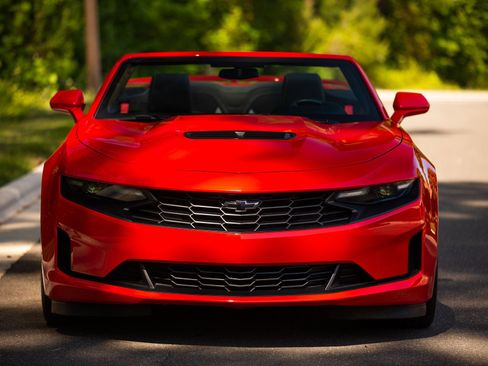 Used 2020 Chevrolet Camaro LT w/ Technology Package RWD image 15