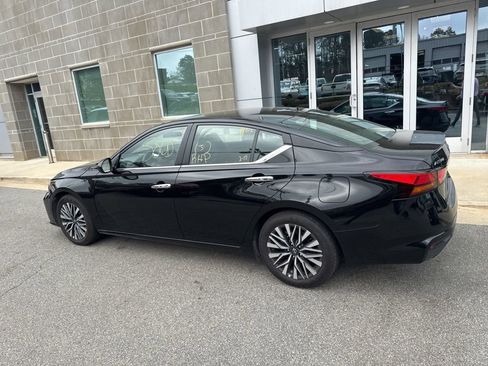 Used 2025 Nissan Altima 2.5 SV image 12