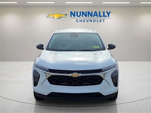 Certified 2025 Chevrolet Trax LS image 8